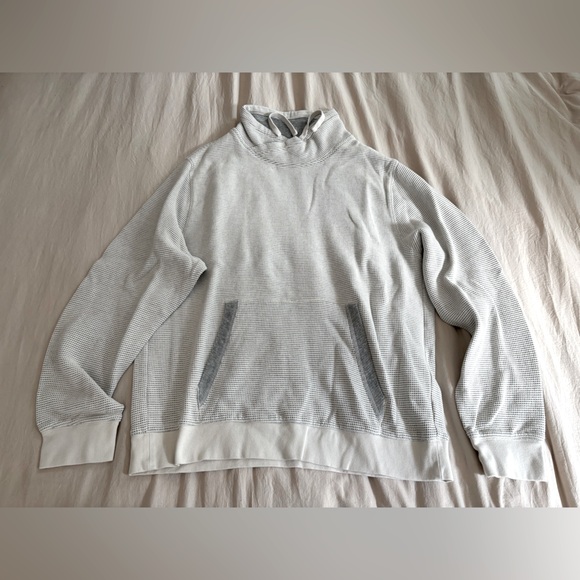 Men’s Light Gray/Cream Lightweight Sweater - Picture 1 of 10
